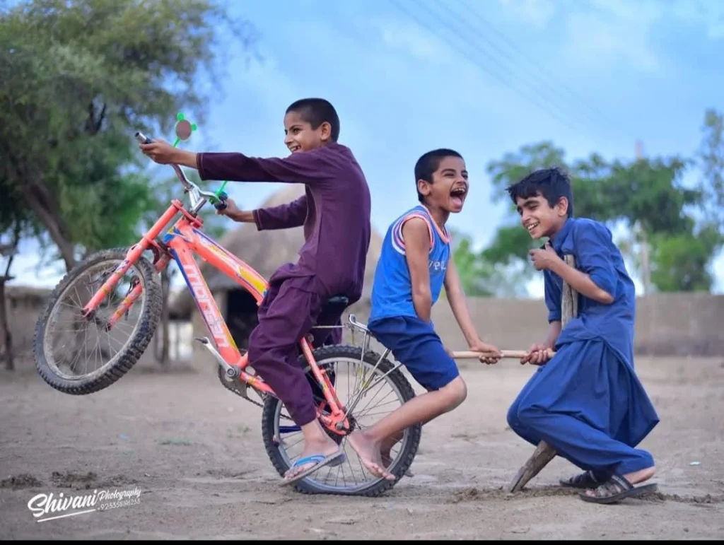 Habits of Positive People: Surrounding themselves with happy people
